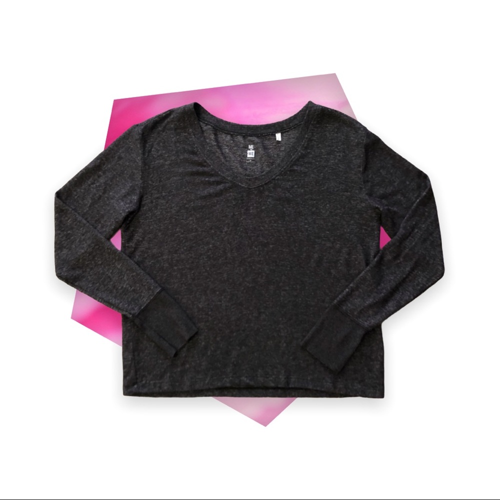 Me To We V Neck Super Soft and Cozy Sweater SZ S